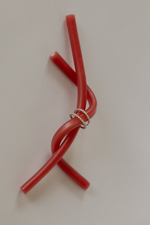 UMIAR biżuteria – elegancki pierścionek z ośmioma kamieniami (topazy, diamenty i inne) w koralikowej oprawie. Ręcznie wykonany ze srebra 925 lub pozłacanego złotem 24k. Klasyczny, nowoczesny, idealny na prezent lub jako codzienna ozdoba. Sprawdź i zamów online!