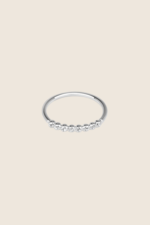 UMIAR biżuteria – elegancki pierścionek z ośmioma kamieniami (topazy, diamenty i inne) w koralikowej oprawie. Ręcznie wykonany ze srebra 925 lub pozłacanego złotem 24k. Klasyczny, nowoczesny, idealny na prezent lub jako codzienna ozdoba. Sprawdź i zamów online!