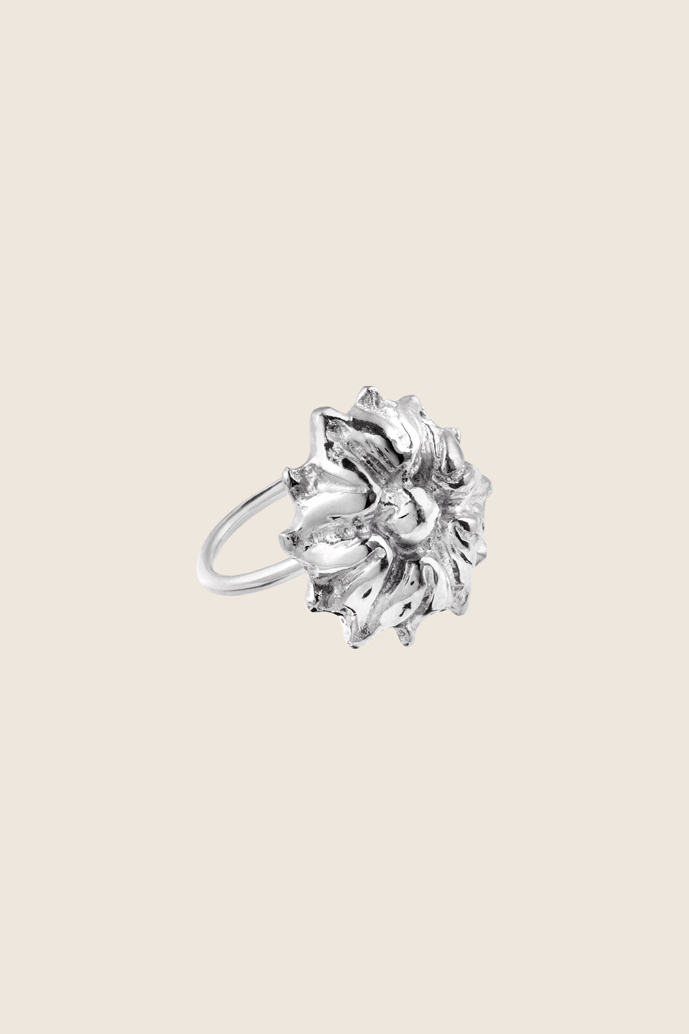 pierścionek kwiat białe złoto 585 BELLIS vintage biżuteria UMIAR