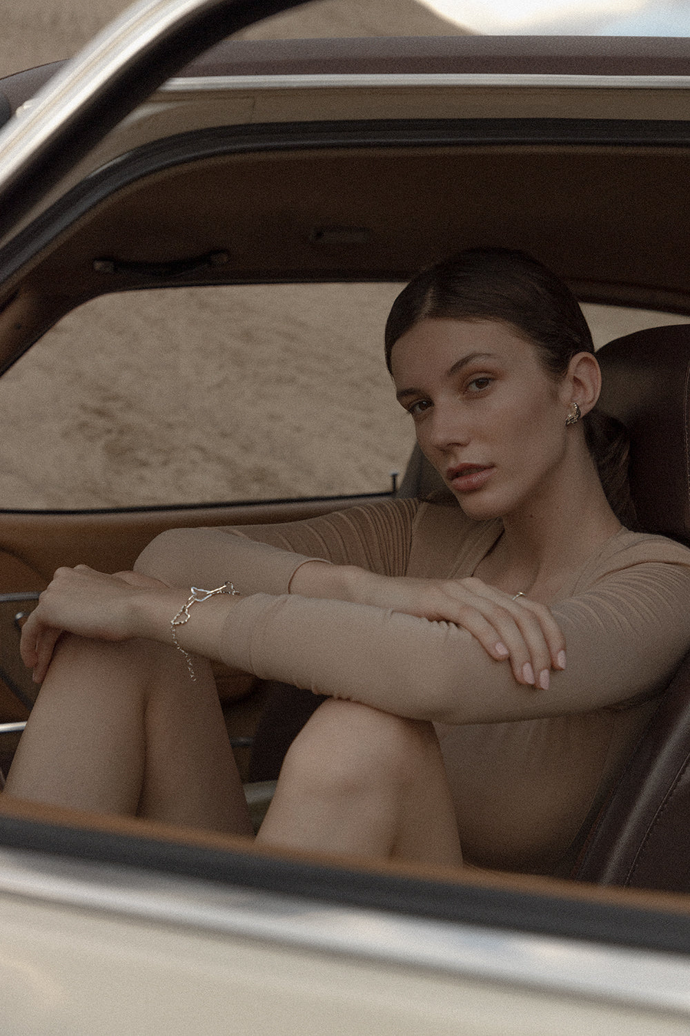 kolczyki CORNU dziewczyna w Fordzie Capri biżuteria artystyczna UMIAR