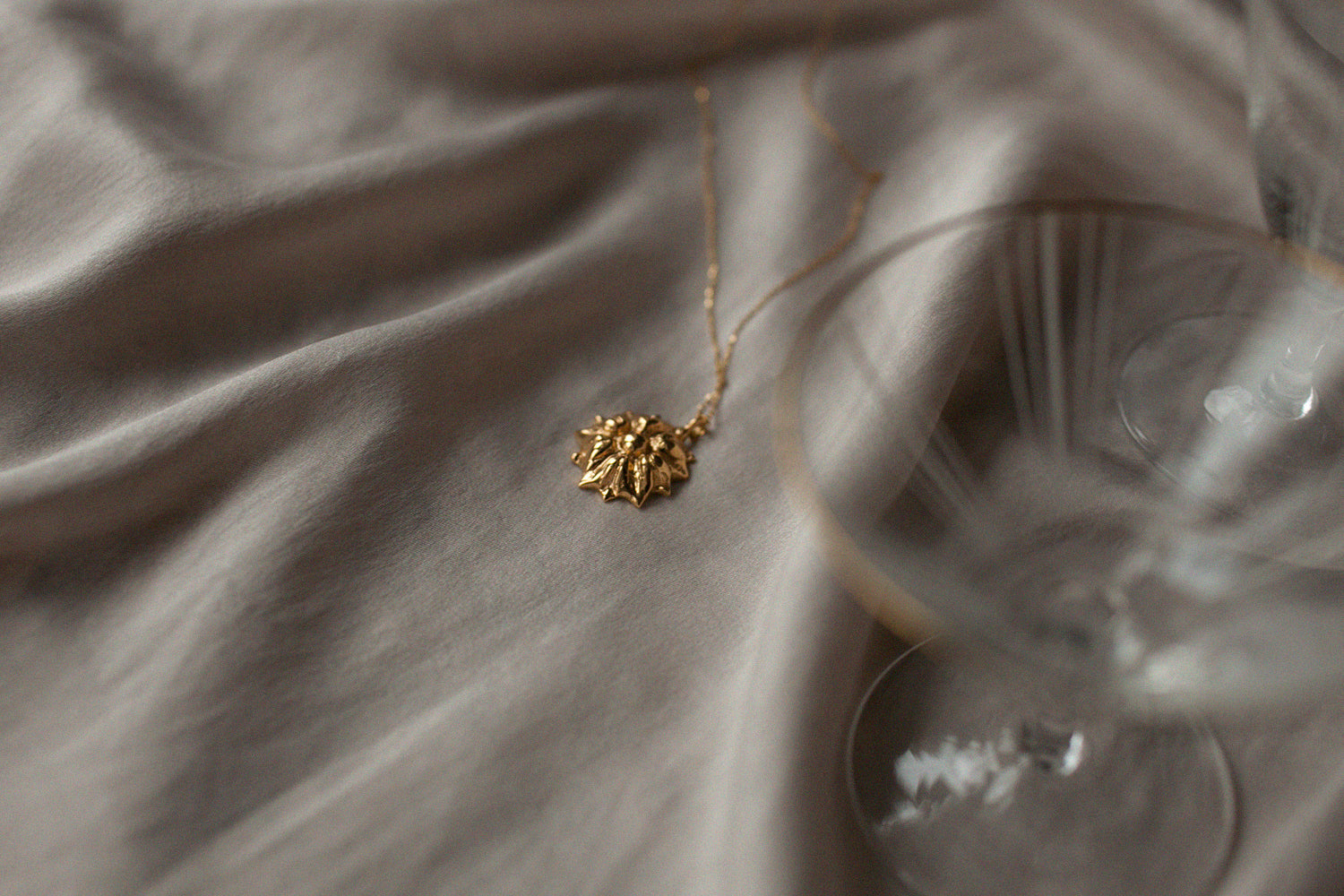 naszyjnik kwiat zawieszka złocone srebro BELLIS biżuteria UMIAR