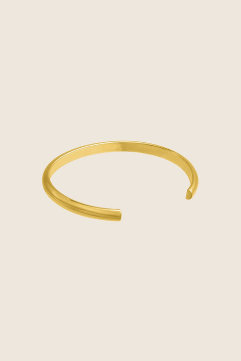 Elegancka bransoletka z kolekcji ESTAS UMIAR biżuteria, wykonana ręcznie z sztywnej srebrnej rury o przekroju półkola. Minimalistyczny design nadaje jej wyjątkowy wygląd, idealny na różne okazje. Dostępna w wersji srebrnej i pozłacanej 24-karatowym złotem. Inspiracja naturą i podróżami, doskonała harmonia prostoty i elegancji.
