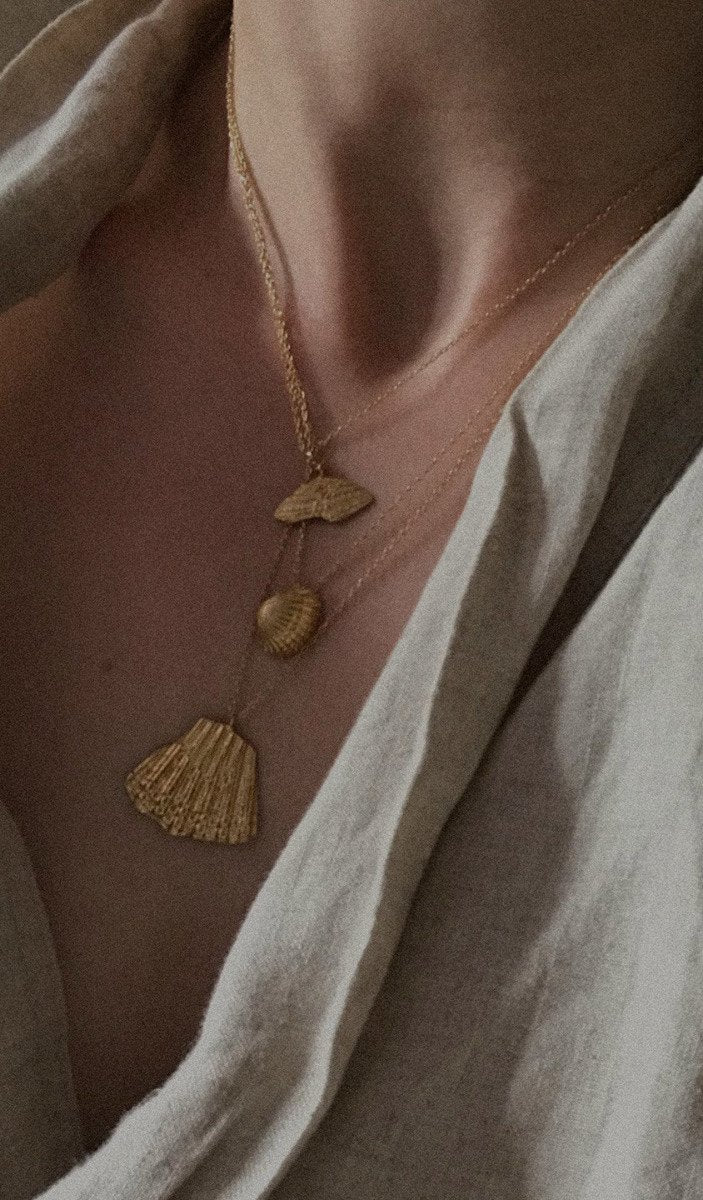 naszyjnik muszelka złocone srebro MARE II biżuteria na lato UMIAR